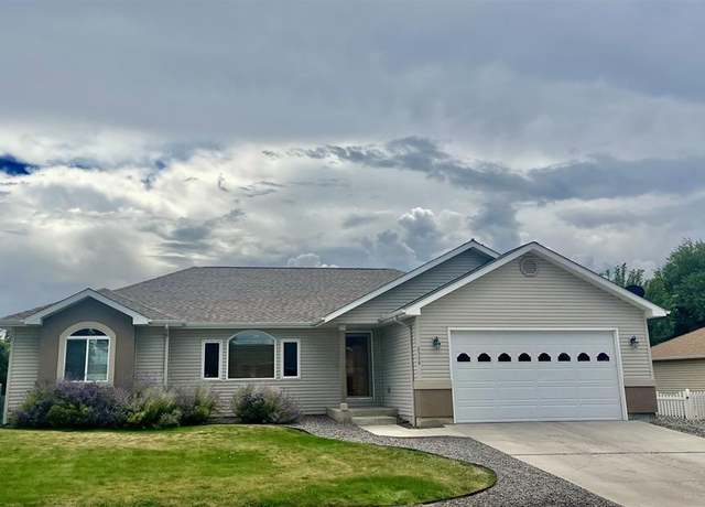 Property at 2348 Mead Ln, Montrose, CO 81401, 3 beds, 2 baths