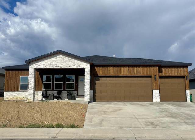 Property at 3434 Honey Locust Dr, Montrose, CO 81401, 4 beds, 3 baths