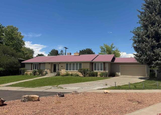 Property at 1131 S 12th St, Montrose, CO 81401, 3 beds, 3 baths