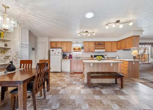 Property at 5772 5600 Rd, Olathe, CO 81425, 3 beds, 2 baths