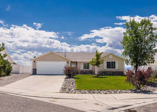 Property at 1512 Branding Iron Dr, Montrose, CO 81401, 4 beds, 2 baths