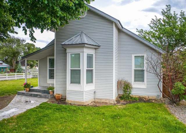 Property at 500 N 4th St, Montrose, CO 81401, 3 beds, 2 baths