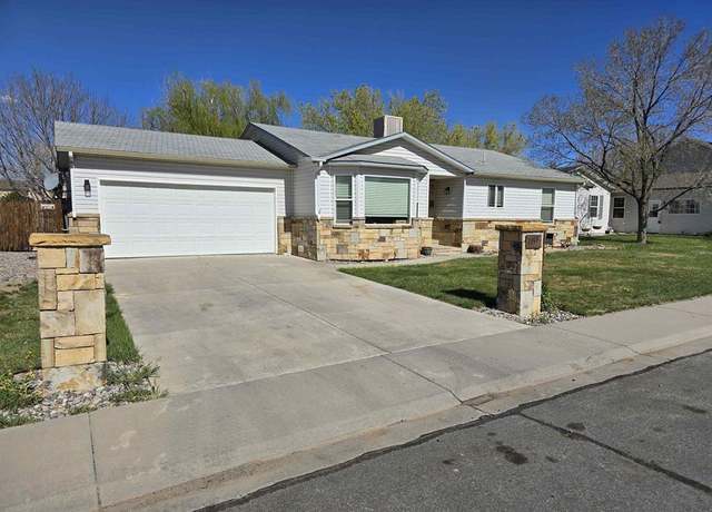 Property at 1957 Sara Ln E, Montrose, CO 81401, 3 beds, 2 baths