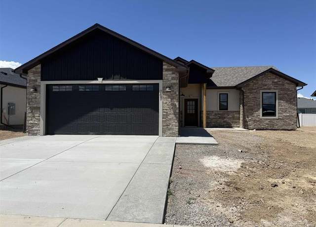 Property at 707 Vermillion Ave, Montrose, CO 81403, 3 beds, 2 baths