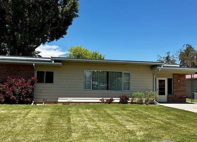 Property at 1013 S 11th St, Montrose, CO 81401, 3 beds, 2 baths