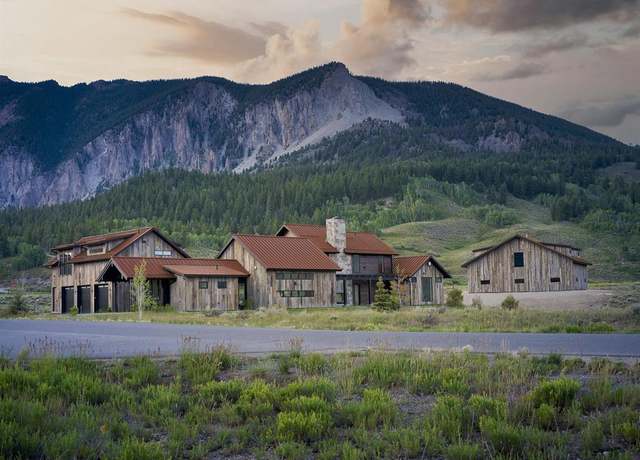 Property at 231 S Avion Dr, Crested Butte, CO 81224, 4 beds, 4.5 baths