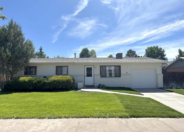 Property at 712 Diamond Dr, Alamosa, CO 81101, 3 beds, 1.5 baths