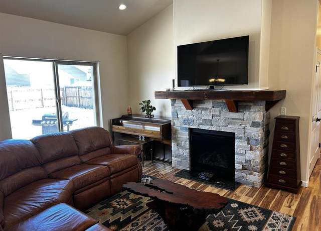 Property at 1316 Owl Creek Ave, Montrose, CO 81401, 3 beds, 2 baths