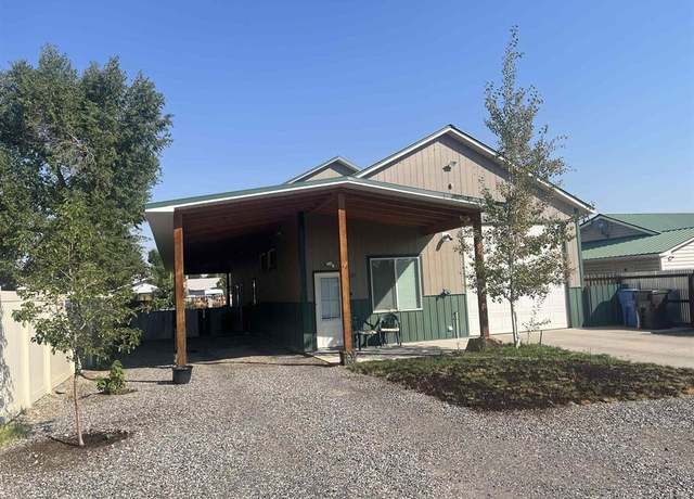 Property at 625 S 9th St, Montrose, CO 81401, 4 beds, 3.5 baths