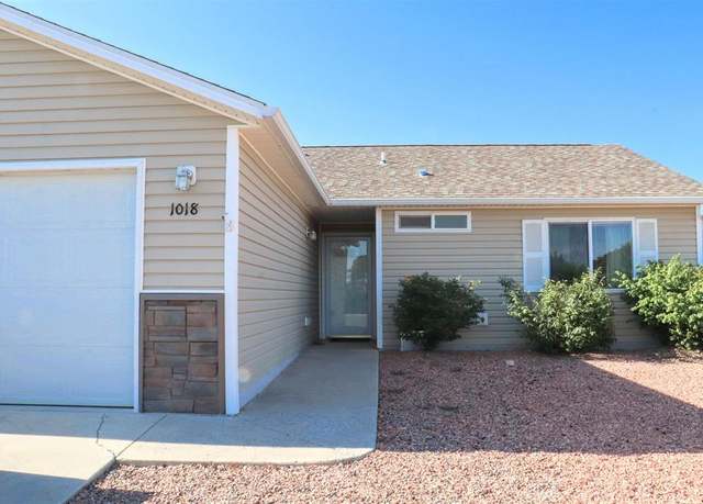 Property at 1018 Buffalograss Dr, Montrose, CO 81403, 3 beds, 2 baths