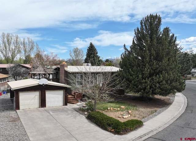 Property at 2143 Stratford Dr, Montrose, CO 81401, 3 beds, 3 baths