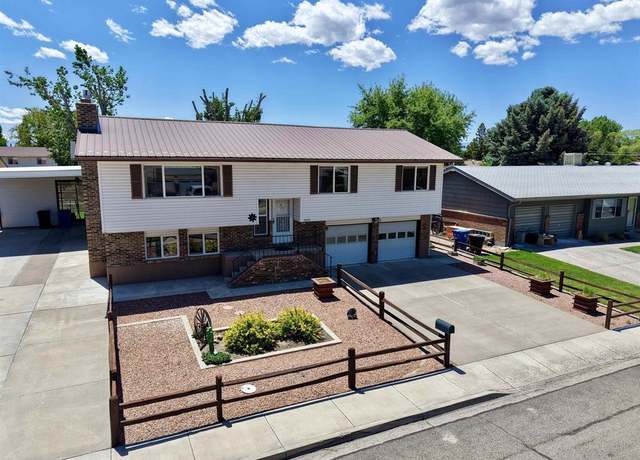 Property at 2020 Essex St, Montrose, CO 81401, 4 beds, 3 baths