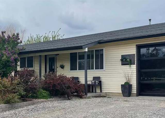 Property at 2415 Jutten Rd, Montrose, CO 81401, 3 beds, 2 baths