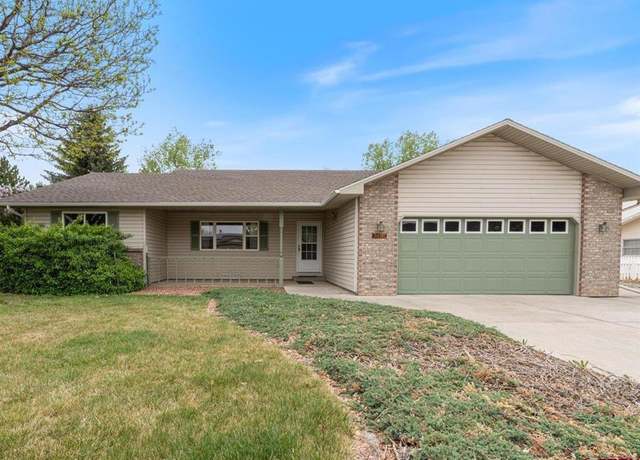 Property at 1672 Sneffels St, Montrose, CO 81401, 3 beds, 2 baths