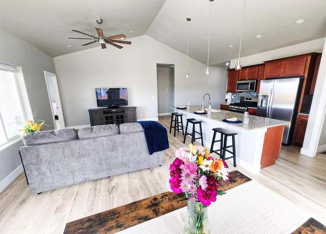 Property at 1447 Excelsior Creek Ave, Montrose, CO 81401, 4 beds, 2 baths