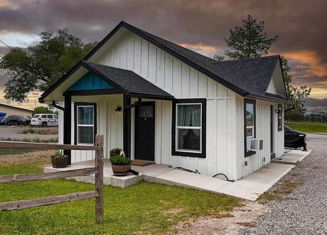 Property at 85 Colorado Ave, Montrose, CO 81401, 2 beds, 1 bath