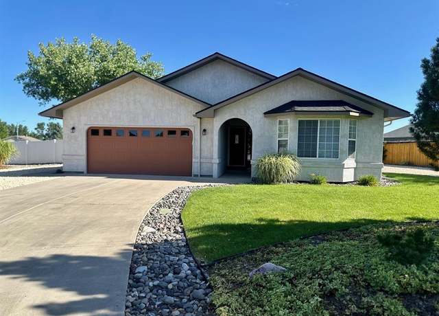 Property at 1685 Hermosa St, Montrose, CO 81401, 3 beds, 2 baths