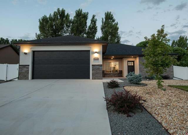 Property at 1806 Galaxy Dr, Montrose, CO 81401, 3 beds, 2 baths
