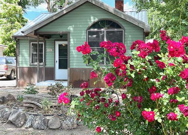 Property at 307 S San Juan Ave, Montrose, CO 81401, 2 beds, 3 baths