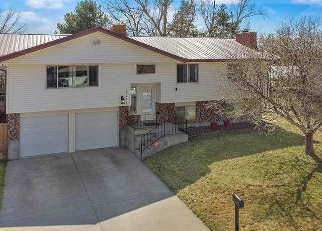 Property at 2262 Essex Ct, Montrose, CO 81401, 4 beds, 3 baths