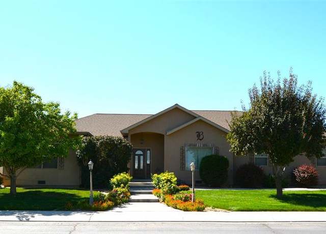 Property at 1272 Sunrise Dr, Delta, CO 81416, 3 beds, 2 baths