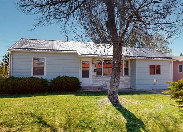 Property at 86 Monterey Ave, Alamosa, CO 81101, 3 beds, 2 baths