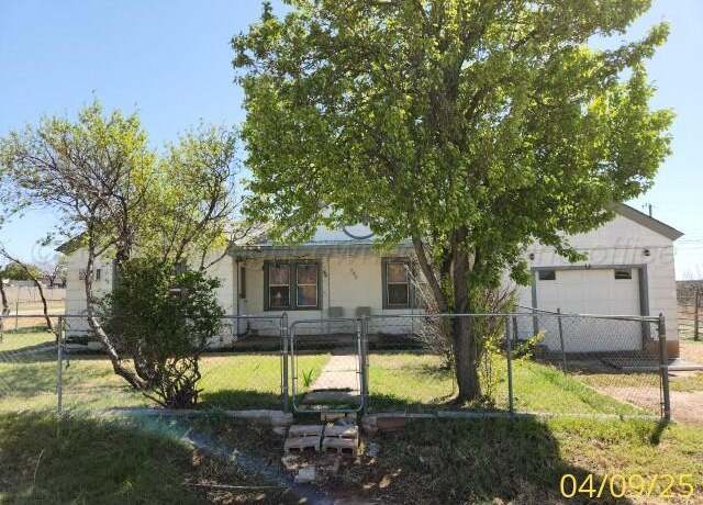 Property at 226 Sand Trap St, Borger, TX 79007, 4 beds, 1 bath
