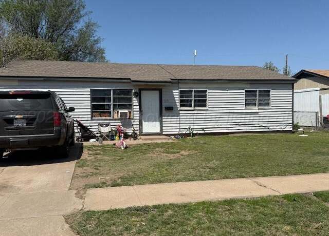 Property at 1113 E Darby Ave, Pampa, TX 79065, 3 beds, 1 bath
