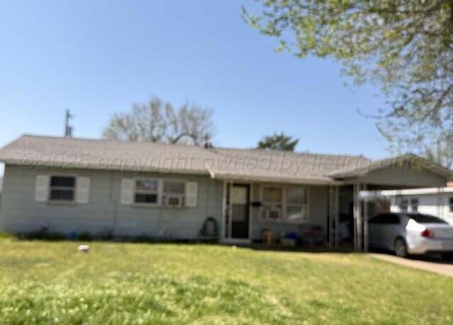 Property at 1909 N Dwight St, Pampa, TX 79065, 3 beds, 1 bath
