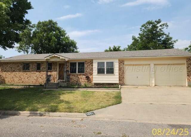 Property at 1601 N Dogwood Ln, Pampa, TX 79065, 3 beds, 2.25 baths