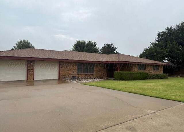 Property at 1926 N Holly Ln, Pampa, TX 79065, 3 beds, 2 baths