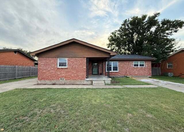 Property at 1819 N Faulkner St, Pampa, TX 79065, 3 beds, 1 bath