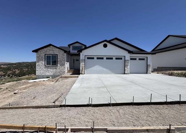 Property at 4514 Center St, Pocatello, ID 83201, 6 beds, 3 baths
