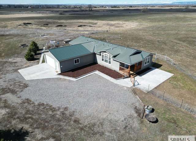 Property at 2821 E 700 N, St. Anthony, ID 83445, 3 beds, 2.5 baths