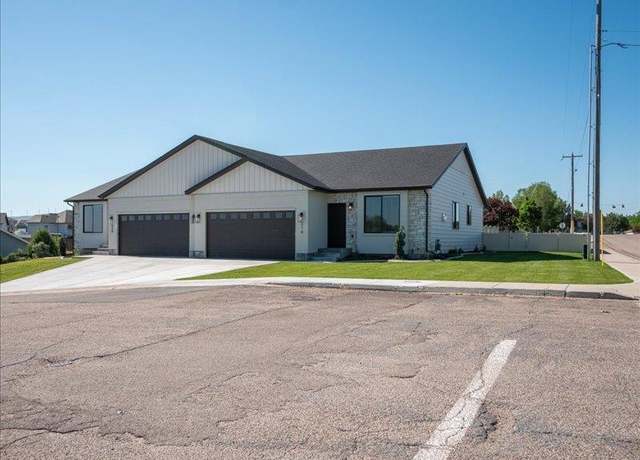Property at 320 Lakeview Blvd, American Falls, ID 83211, 3 beds, 2 baths