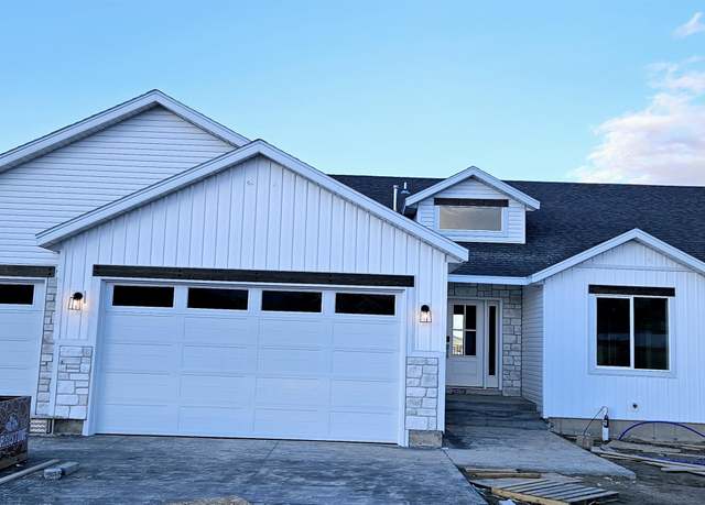 Property at 2076 Cortez Ct, Pocatello, ID 83204, 3 beds, 2 baths