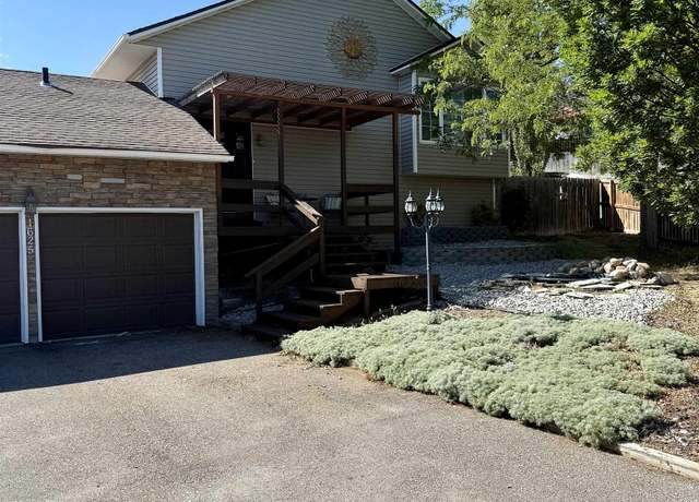 Property at 1625 Gwen Dr, Pocatello, ID 83204, 4 beds, 3 baths