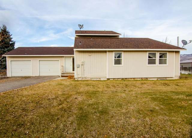 Property at 1021 S 10th St, Challis, ID 83226, 5 beds, 2.5 baths
