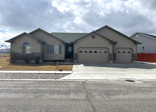 Property at 725 Alpine, Chubbuck, ID 83202, 5 beds, 3 baths