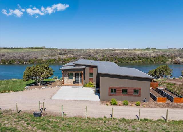 Property at 256 Snake River Dr, American Falls, ID 83211, 4 beds, 3 baths