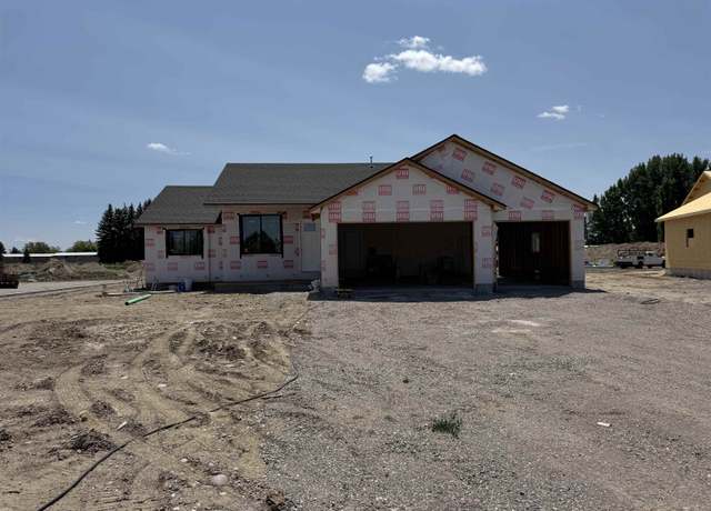 Property at 402 Kelton Cir, Shelley, ID 83274, 3 beds, 2 baths