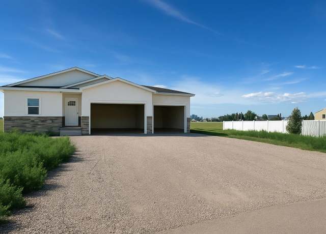 Property at 102 N Stocktrail Dr, Idaho Falls, ID 83401, 6 beds, 3 baths