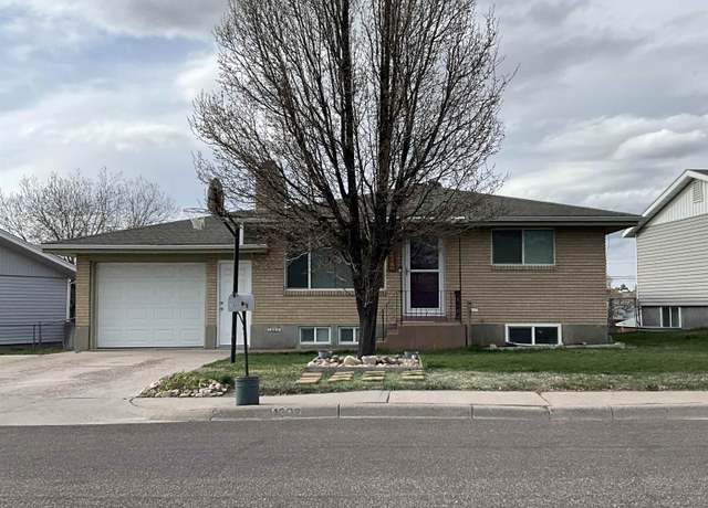Property at 1302 E Alameda Rd, Pocatello, ID 83201, 3 beds, 2 baths