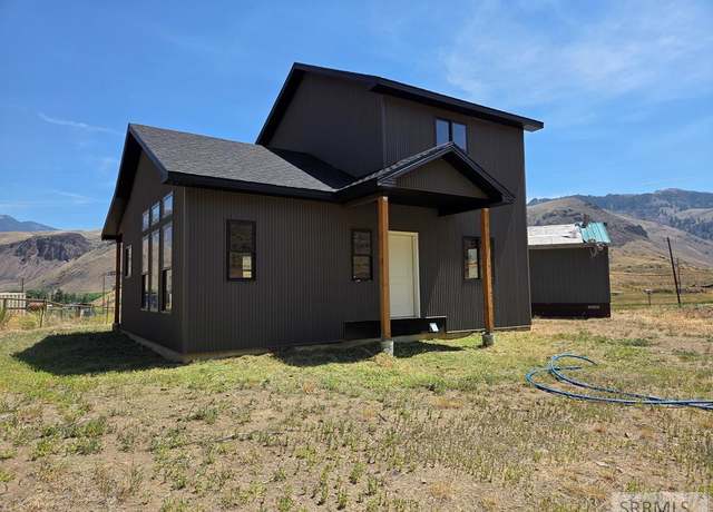 Property at 104 Oak Dr, Salmon, ID 83467, 3 beds, 1.5 baths