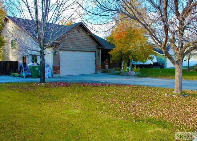 Property at 1941 N Oakbrook Rd, Ammon, ID 83401, 5 beds, 3 baths