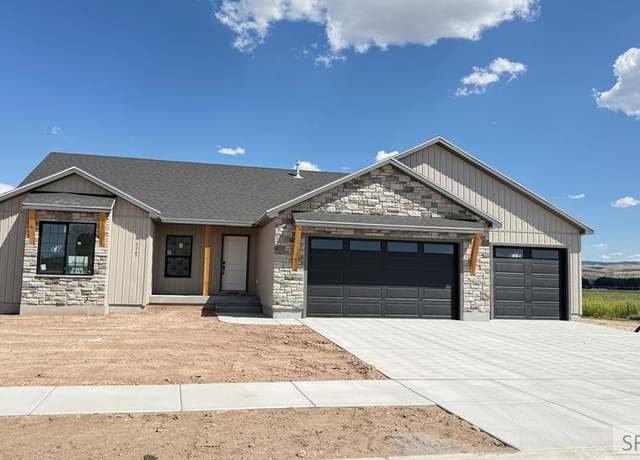 Property at 5347 Aspen Creek Rd, Ammon, ID 83406, 3 beds, 2 baths