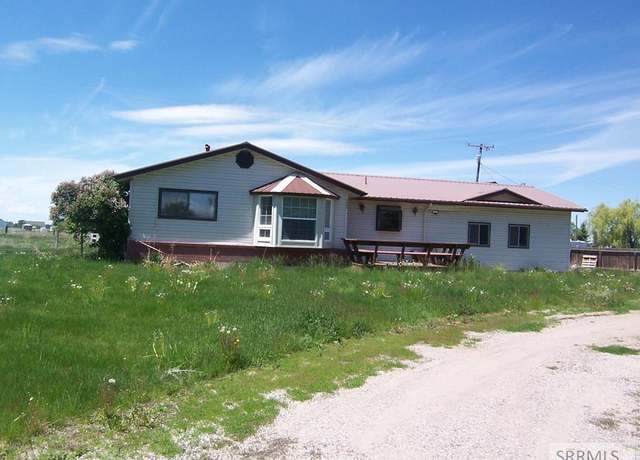 Property at 4695 N 55th E, Iona, ID 83427, 4 beds, 2 baths