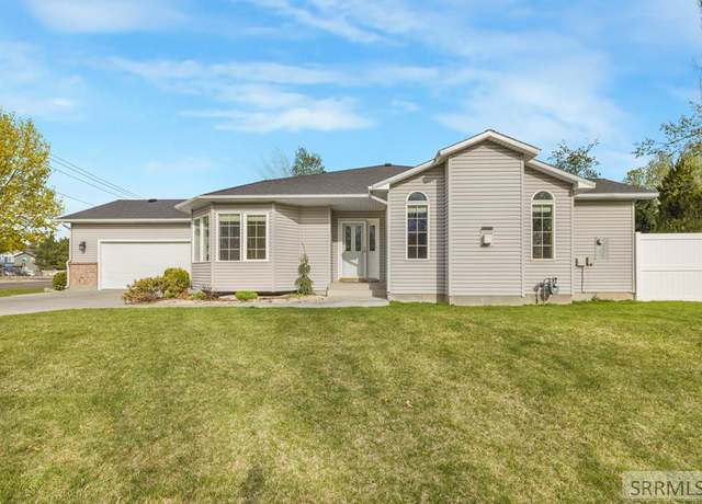 Property at 850 E 25th St, Idaho Falls, ID 83404, 2 beds, 2 baths