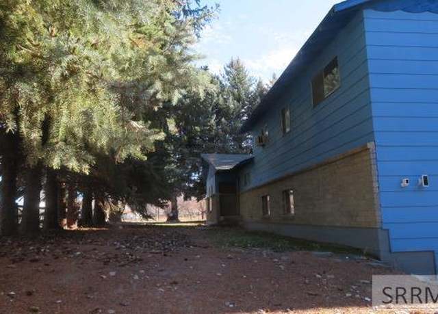 Property at 20 W Bannock Rd, Salmon, ID 83467, 5 beds, 3 baths