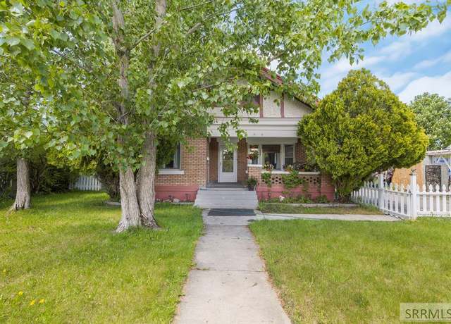 Property at 456 S Park Ave, Shelley, ID 83274, 4 beds, 3.5 baths